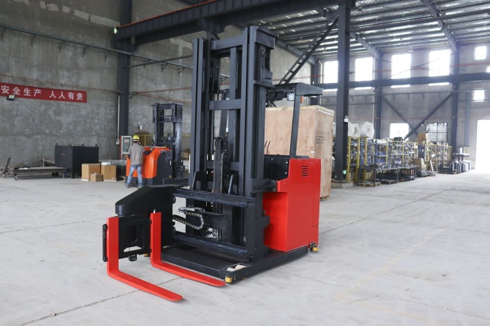 Narrow Channels 3 Way Pallet Stacker Load Center Distance 500mm