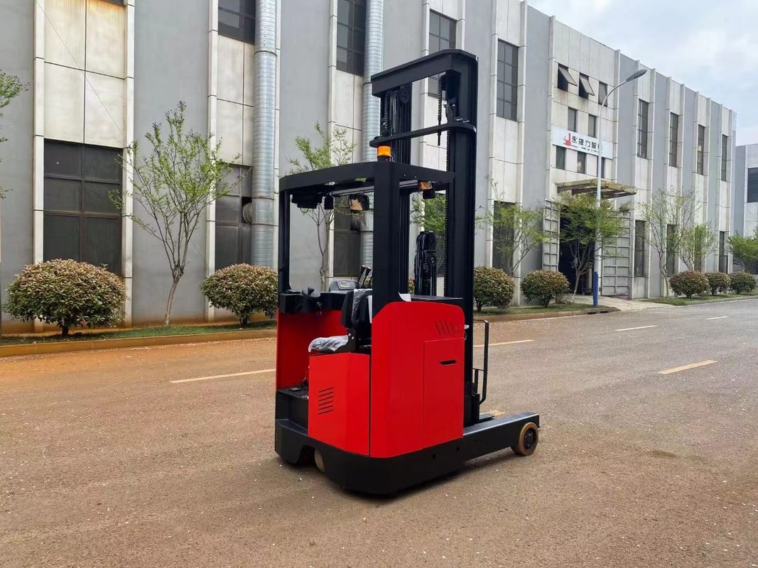 Electric Pallet Forklift Forward Moving Forklift Seat Style Load Capacity 2000 KG Forward Tilt and Backward Tilt: 3/5 °