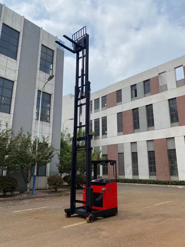 Electric Pallet Forklift Forward Moving Forklift Seat Style Load Capacity 2000 KG Forward Tilt and Backward Tilt: 3/5 °