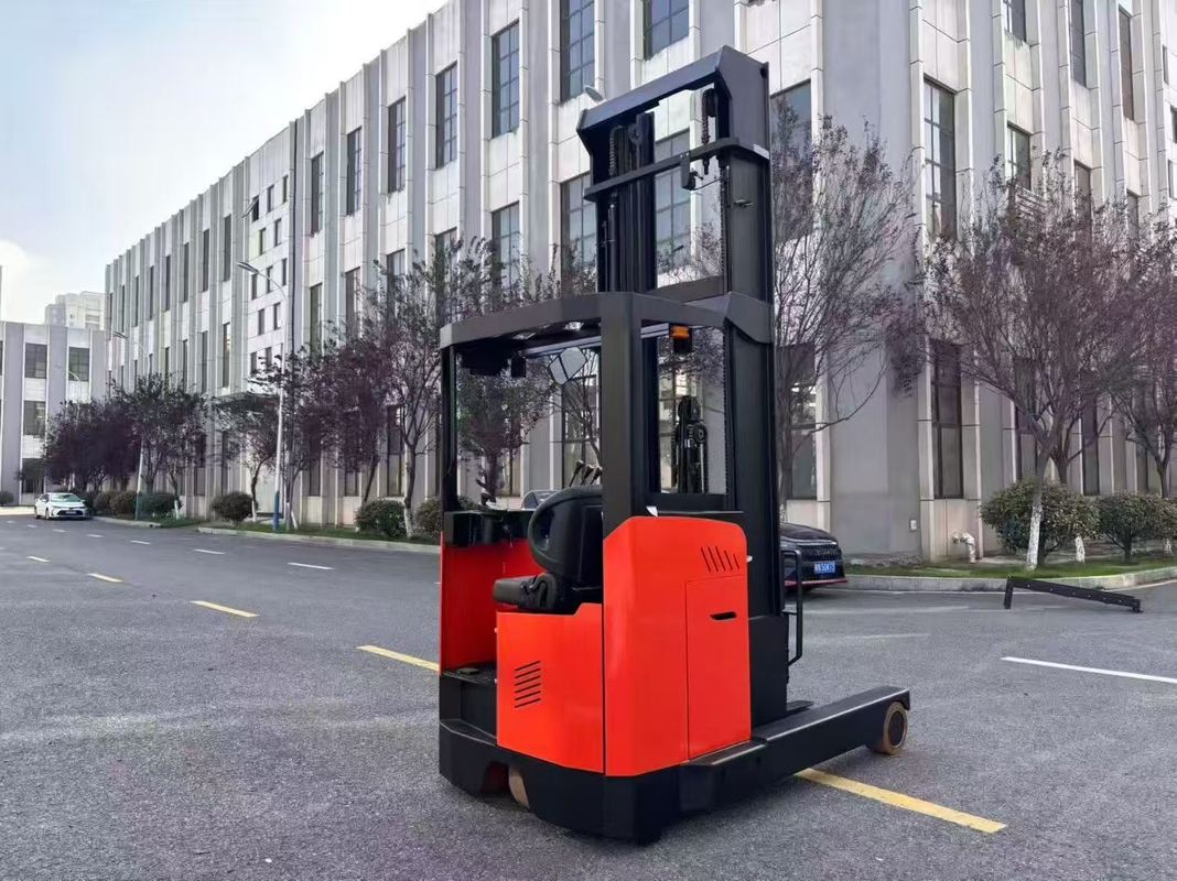 Forward Moving Electric Reach Forklift With Polyurethane Tire And AC Drive Motor