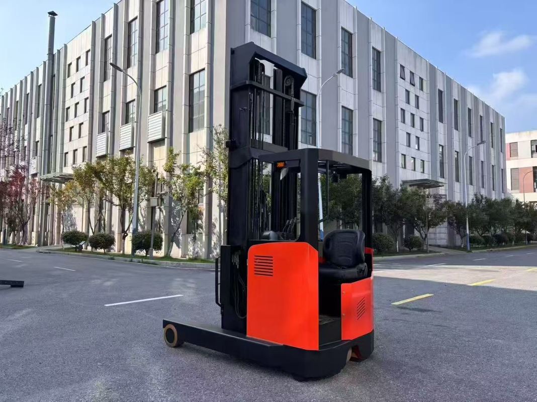 Forward Moving Electric Reach Forklift With Polyurethane Tire And AC Drive Motor